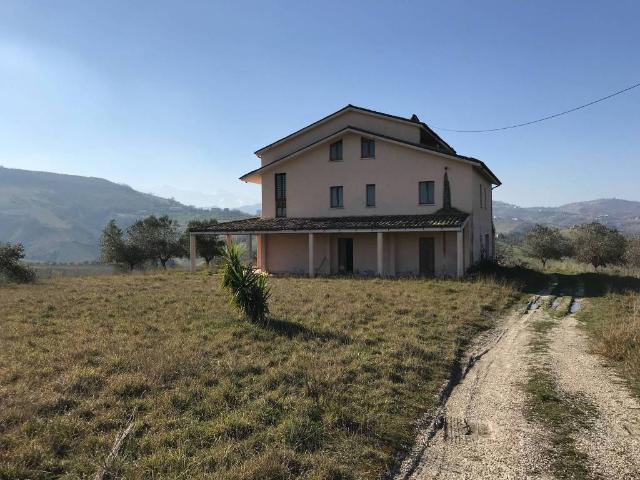 Rustico / Casale in vendita a Cellino Attanasio TE