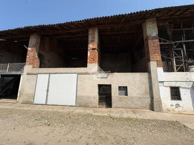 Rustico / Casale in vendita a Cerano NO