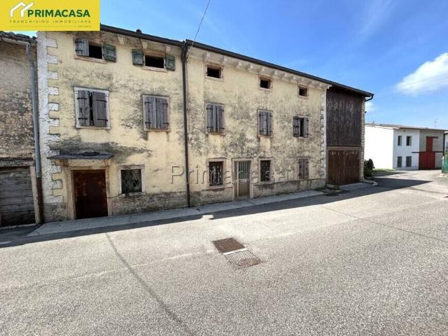 Rustico / Casale in vendita a Cerro Veronese VR