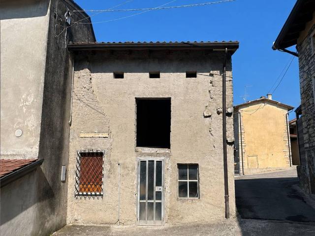 Rustico / Casale in vendita a Cerro Veronese VR