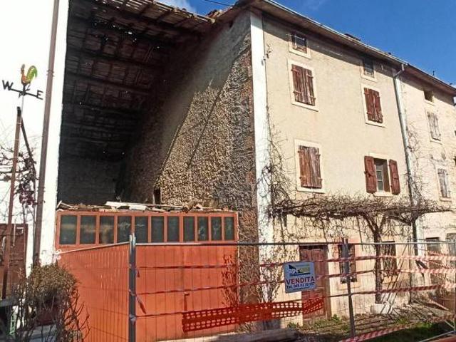 Rustico / Casale in vendita a Cerro Veronese VR