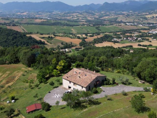 Rustico / Casale in vendita a Cerreto d'Esi AN