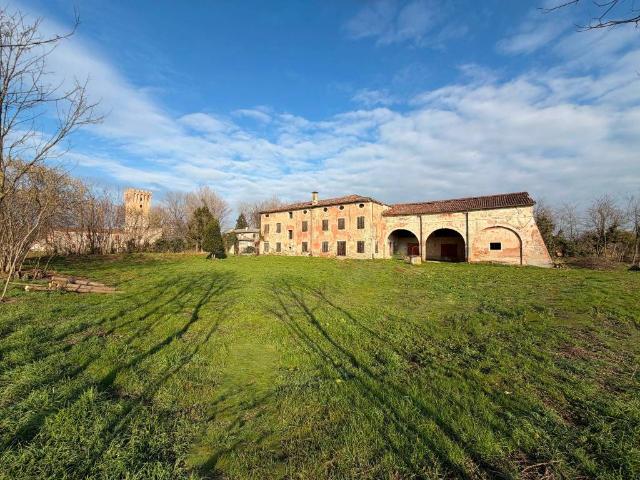 Rustico / Casale in vendita a Cervarese Santa Croce PD