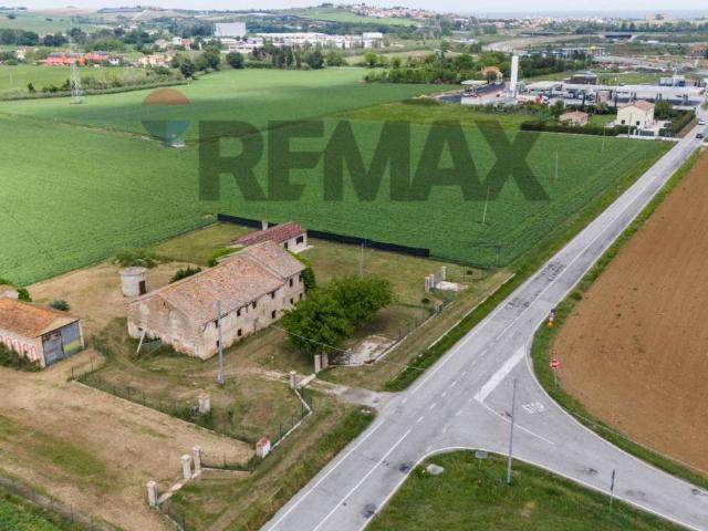 Rustico / Casale in vendita a Chiaravalle AN