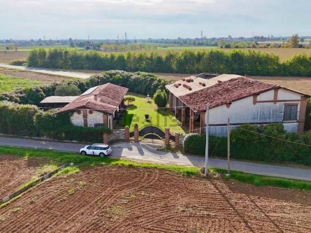 Rustico / Casale in vendita a Chiari BS
