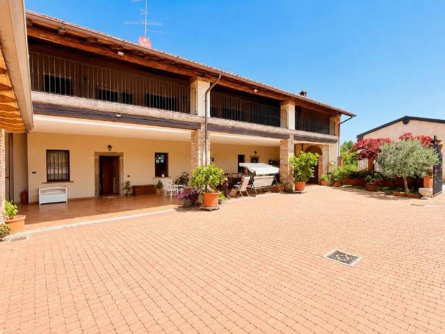 Rustico / Casale in vendita a Chiari BS