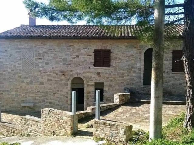 Rustico / Casale in vendita a Cingoli MC