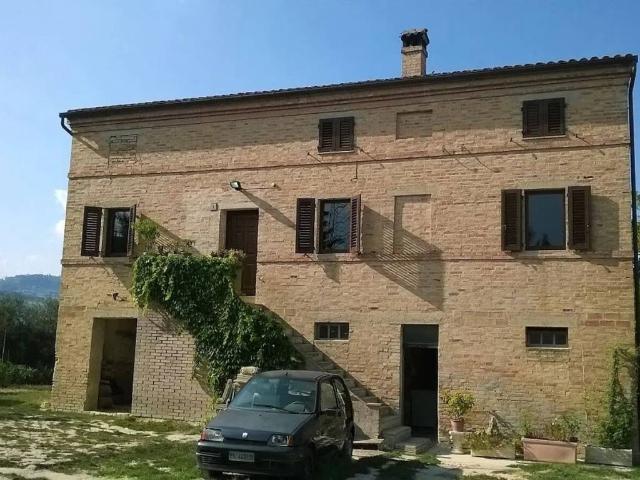 Rustico / Casale in vendita a Cingoli MC