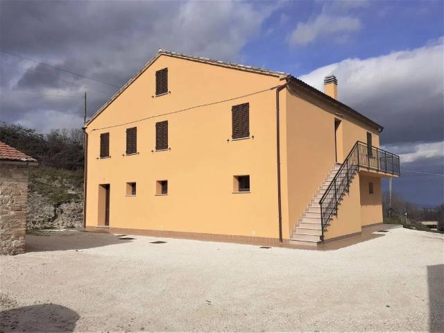 Rustico / Casale in vendita a Cingoli MC