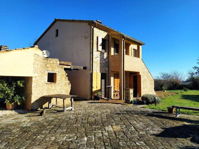 Rustico / Casale in vendita a Cingoli MC