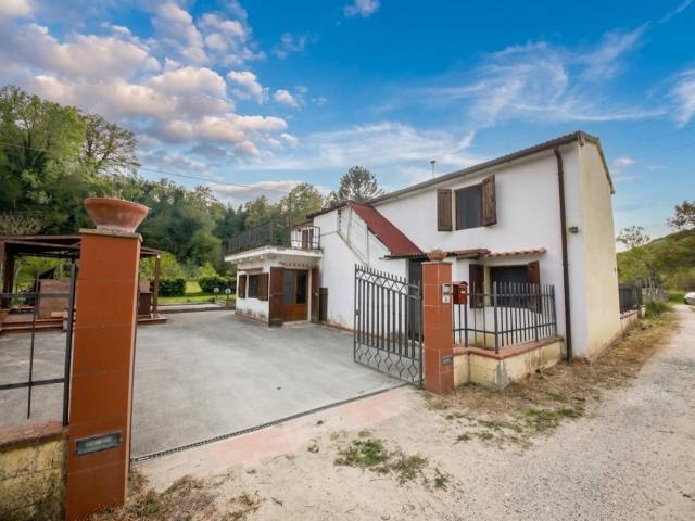 Rustico / Casale in vendita a Crespina e Lorenzana PI