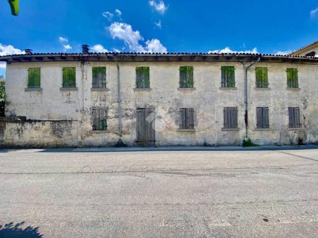 Rustico / Casale in vendita a Crocetta del Montello TV