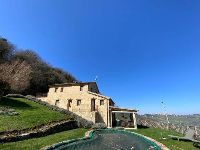 Rustico / Casale in vendita a Cupramontana AN