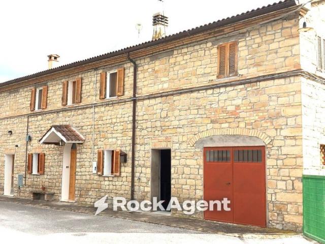 Rustico / Casale in vendita a Cupramontana AN