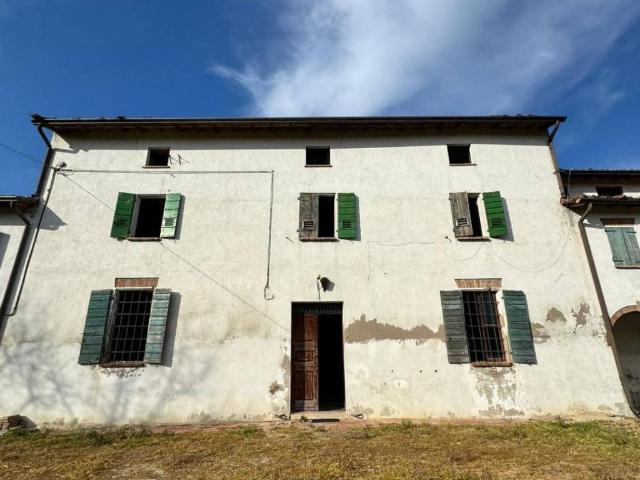 Rustico / Casale in vendita a Curtatone MN