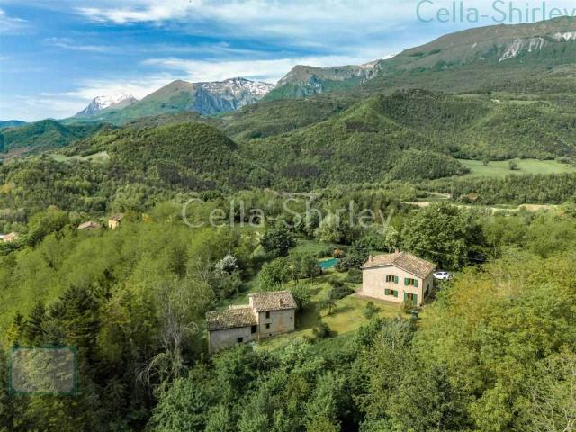 Rustico / Casale in vendita a Amandola FM