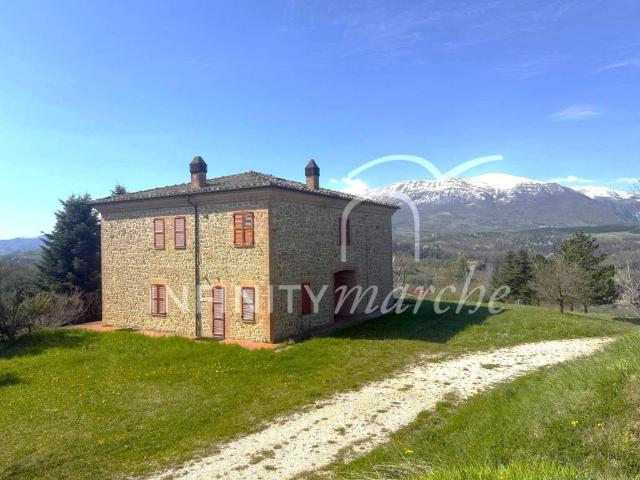 Rustico / Casale in vendita a Amandola FM