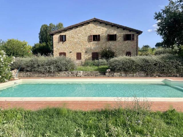 Rustico / Casale in vendita a Amandola FM
