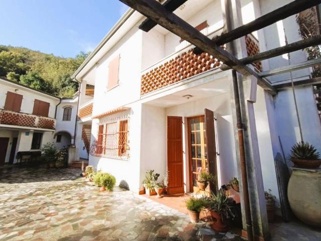 Rustico / Casale in vendita a Ameglia SP