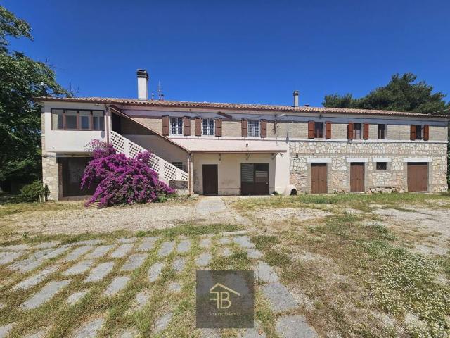 Rustico / Casale in vendita a Ancona AN