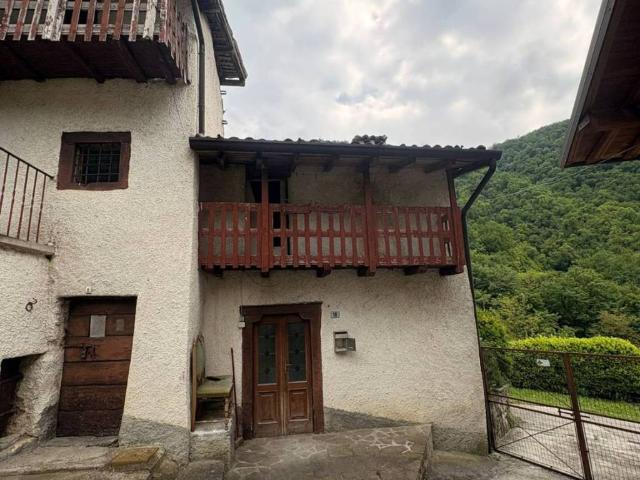 Rustico / Casale in vendita a Adrara San Martino BG