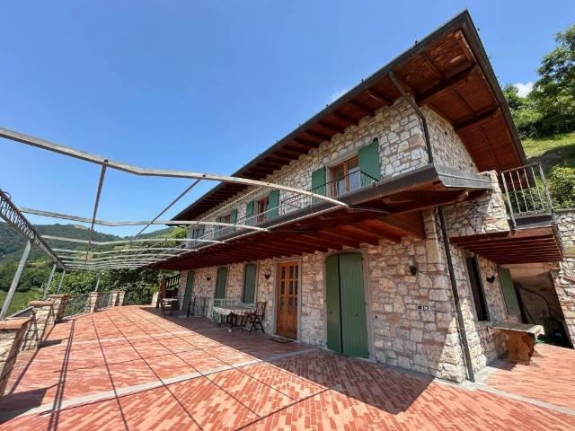 Rustico / Casale in vendita a Adrara San Martino BG