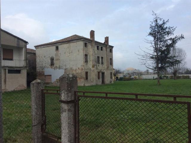 Rustico / Casale in vendita a Adria RO
