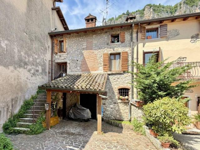 Rustico / Casale in vendita a Affi VR