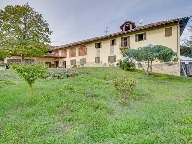 Rustico / Casale in vendita a Agliano Terme AT