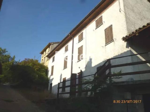 Rustico / Casale in vendita a Alta Val Tidone PC