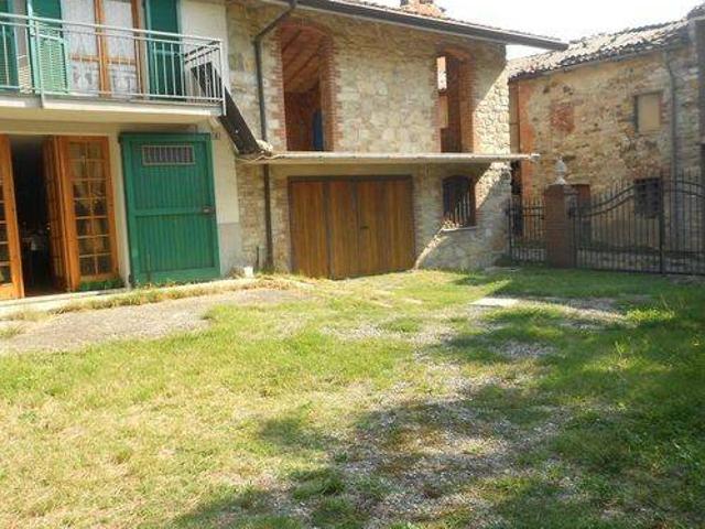 Rustico / Casale in vendita a Alta Val Tidone PC