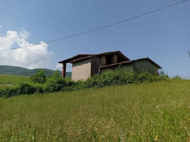 Rustico / Casale in vendita a Alta Val Tidone PC