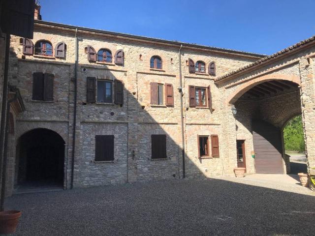 Rustico / Casale in vendita a Alta Val Tidone PC