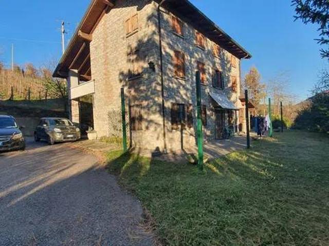 Rustico / Casale in vendita a Alta Val Tidone PC