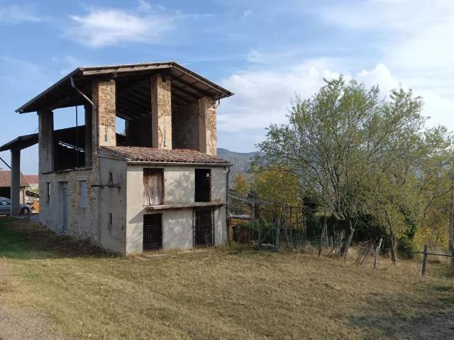 Rustico / Casale in vendita a Alta Val Tidone PC