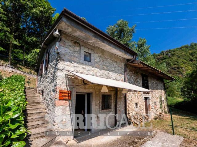 Rustico / Casale in vendita a Alzano Lombardo BG