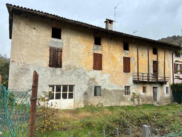 Rustico / Casale in vendita a Alzano Lombardo BG