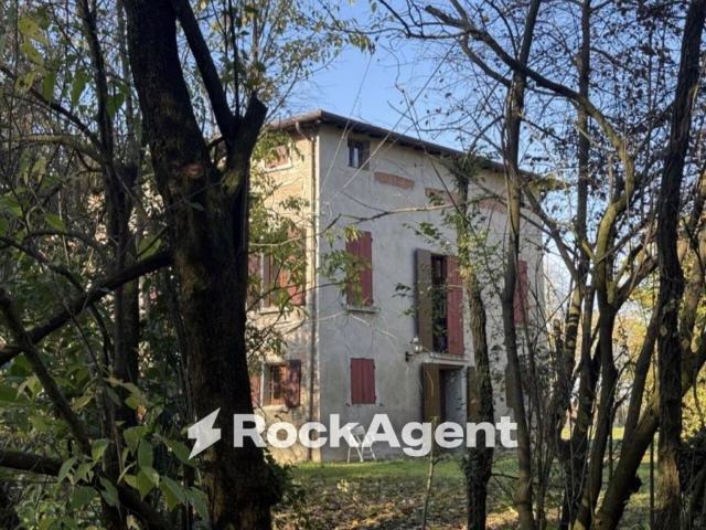 Rustico / Casale in vendita a Albinea RE
