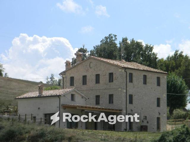 Rustico / Casale in vendita a Arcevia AN