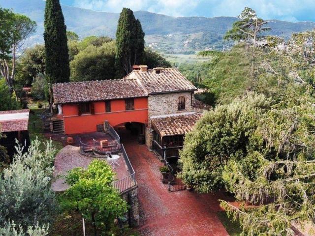 Rustico / Casale in vendita a Arezzo AR