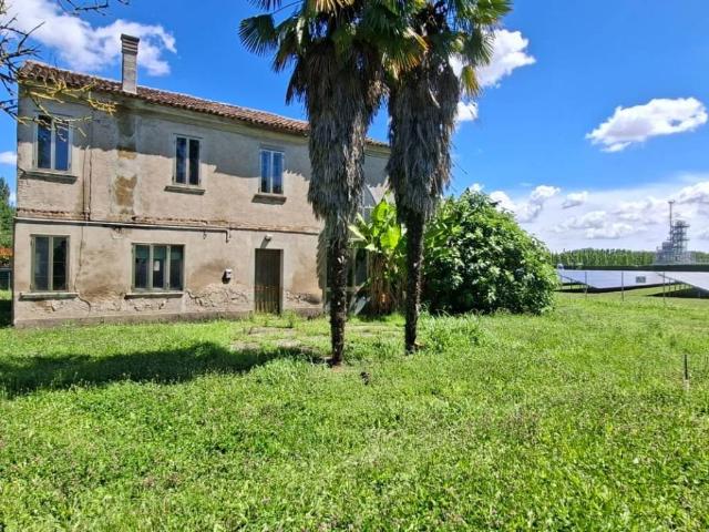 Rustico / Casale in vendita a Arquà Polesine RO