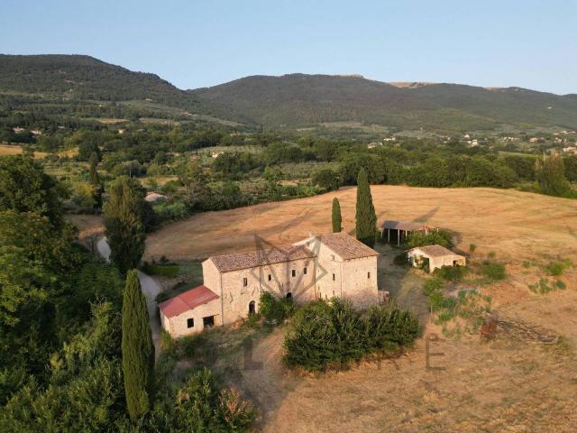 Rustico / Casale in vendita a Assisi PG