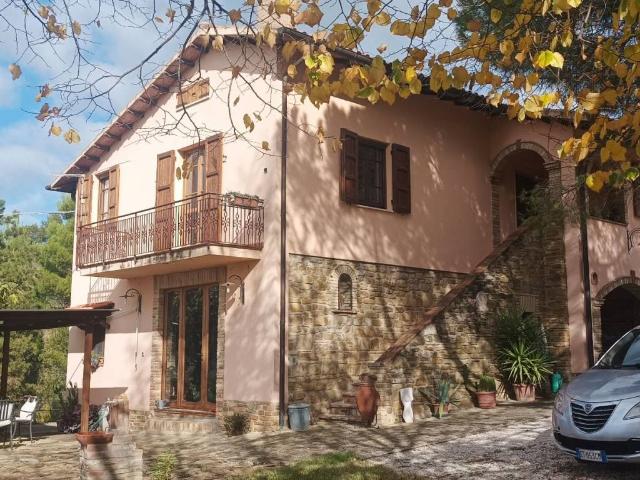 Rustico / Casale in vendita a Assisi PG