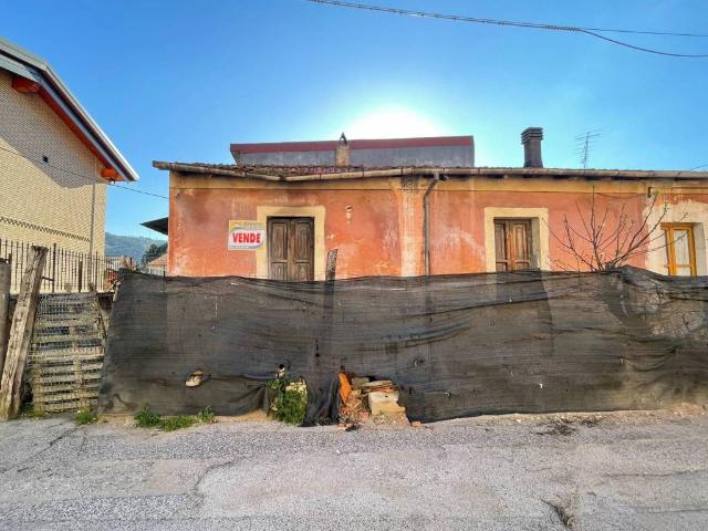 Rustico / Casale in vendita a Avezzano AQ