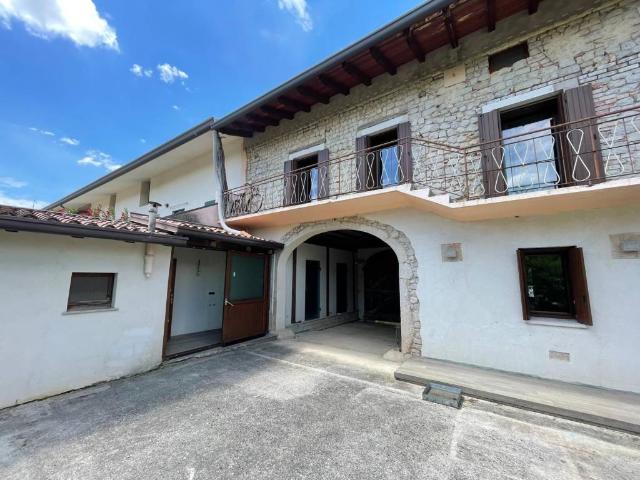 Rustico / Casale in vendita a Aviano PN