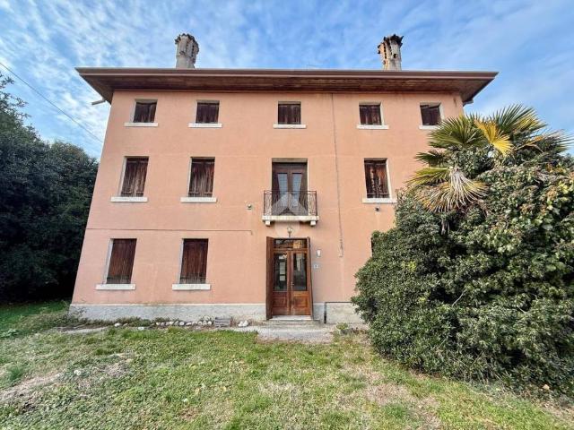 Rustico / Casale in vendita a Azzano Decimo PN