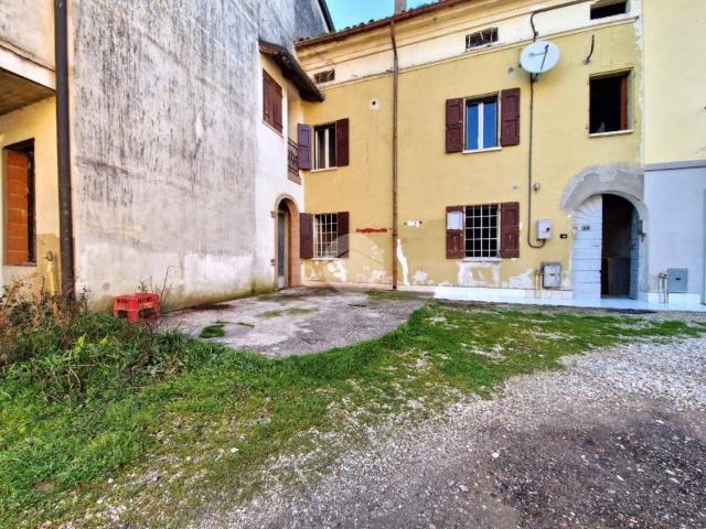 Rustico / Casale in vendita a Borgo Virgilio MN