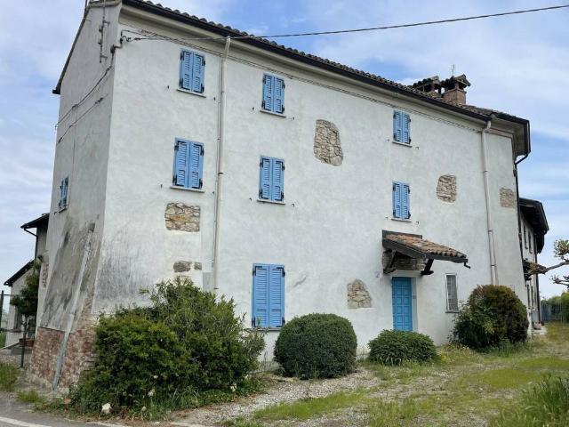 Rustico / Casale in vendita a Borgonovo Val Tidone PC