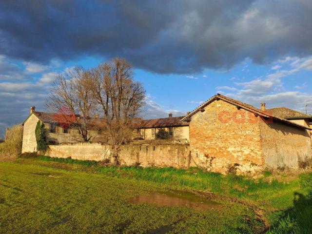 Rustico / Casale in vendita a Bornasco PV