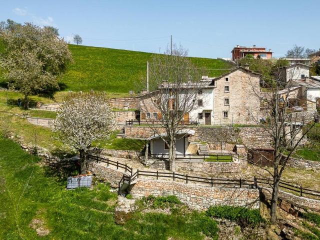 Rustico / Casale in vendita a Bosco Chiesanuova VR